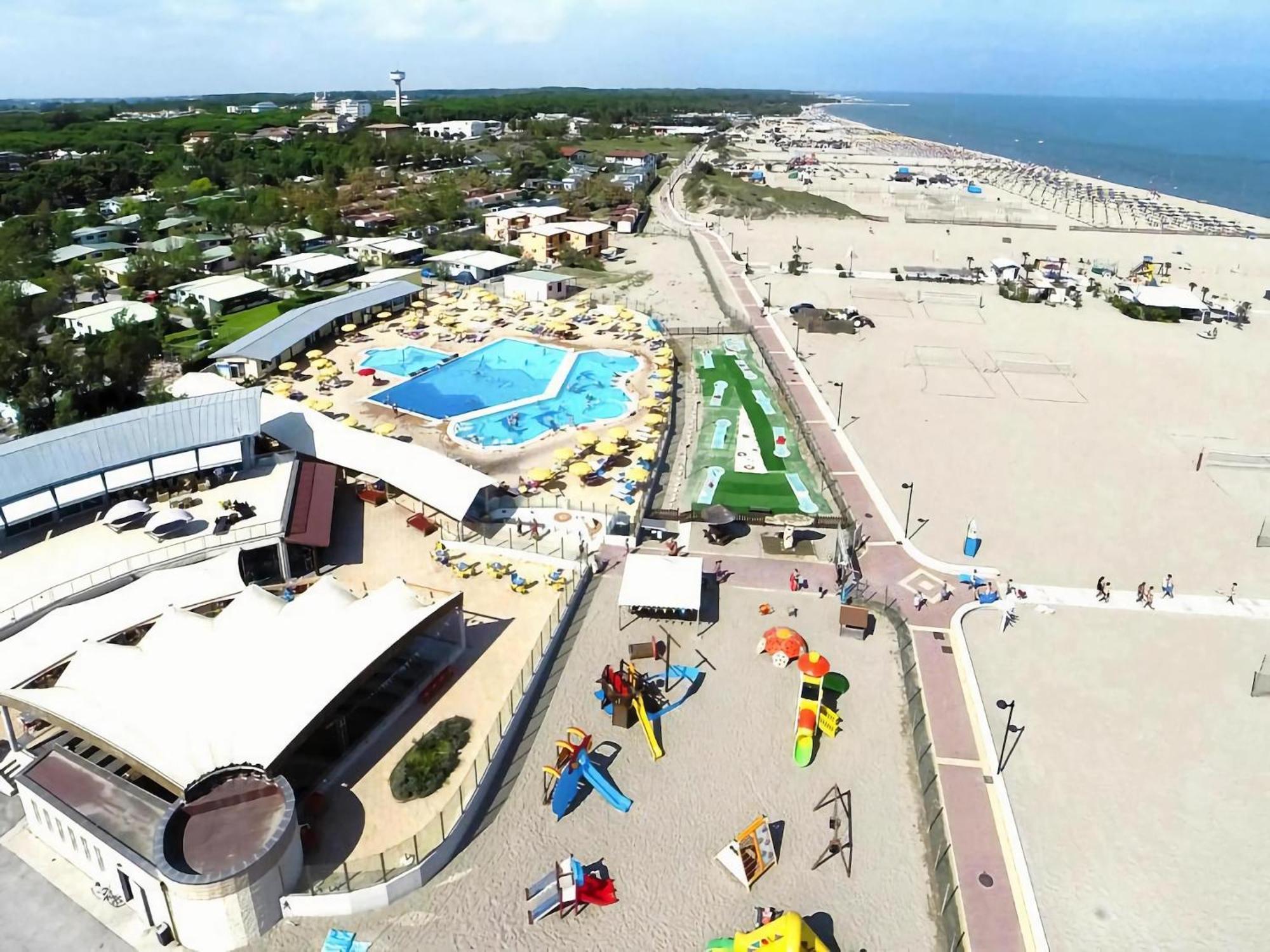 Resort Rosapineta Sud In Розоліна-Маре Екстер'єр фото