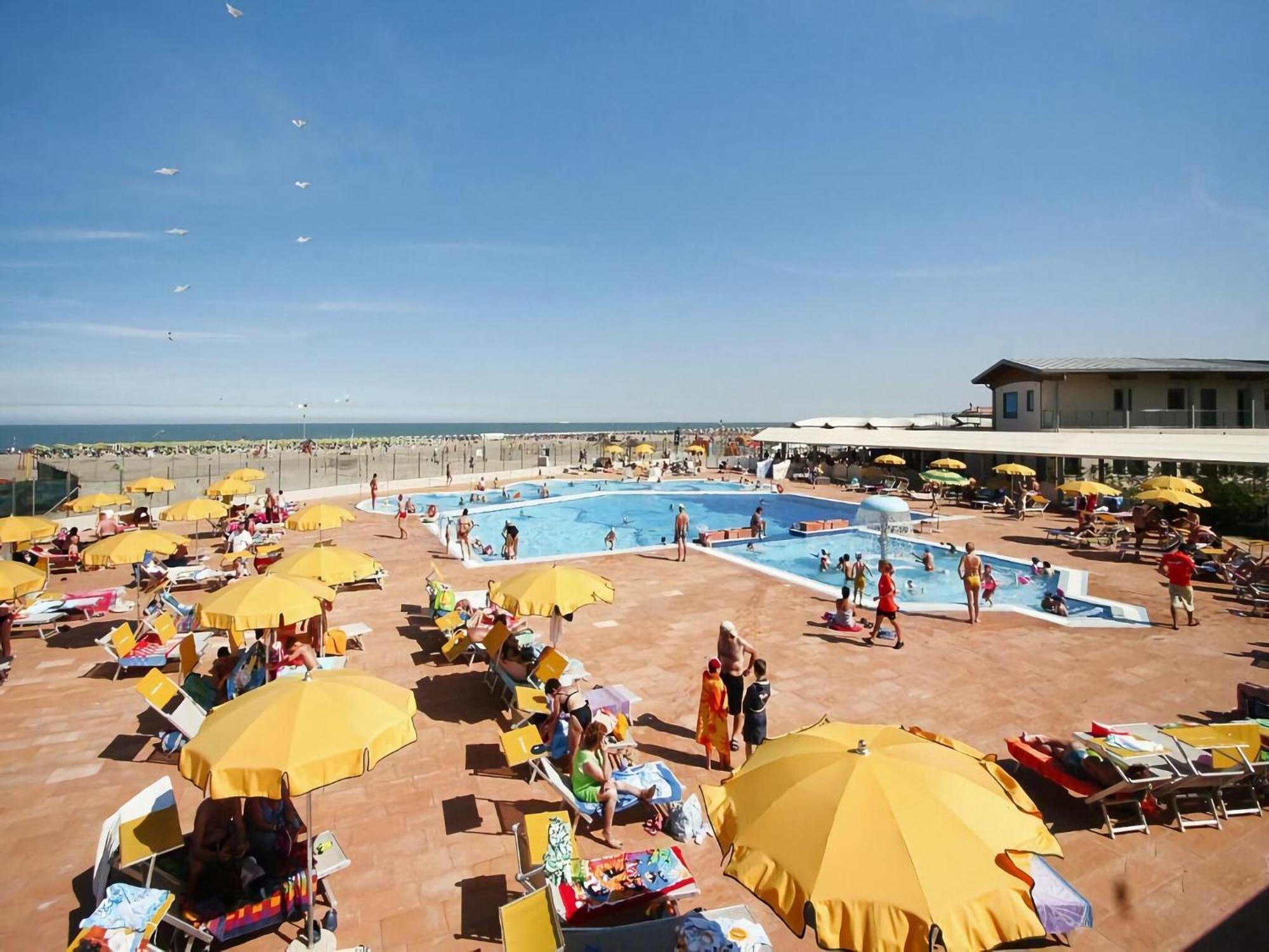 Resort Rosapineta Sud In Розоліна-Маре Екстер'єр фото