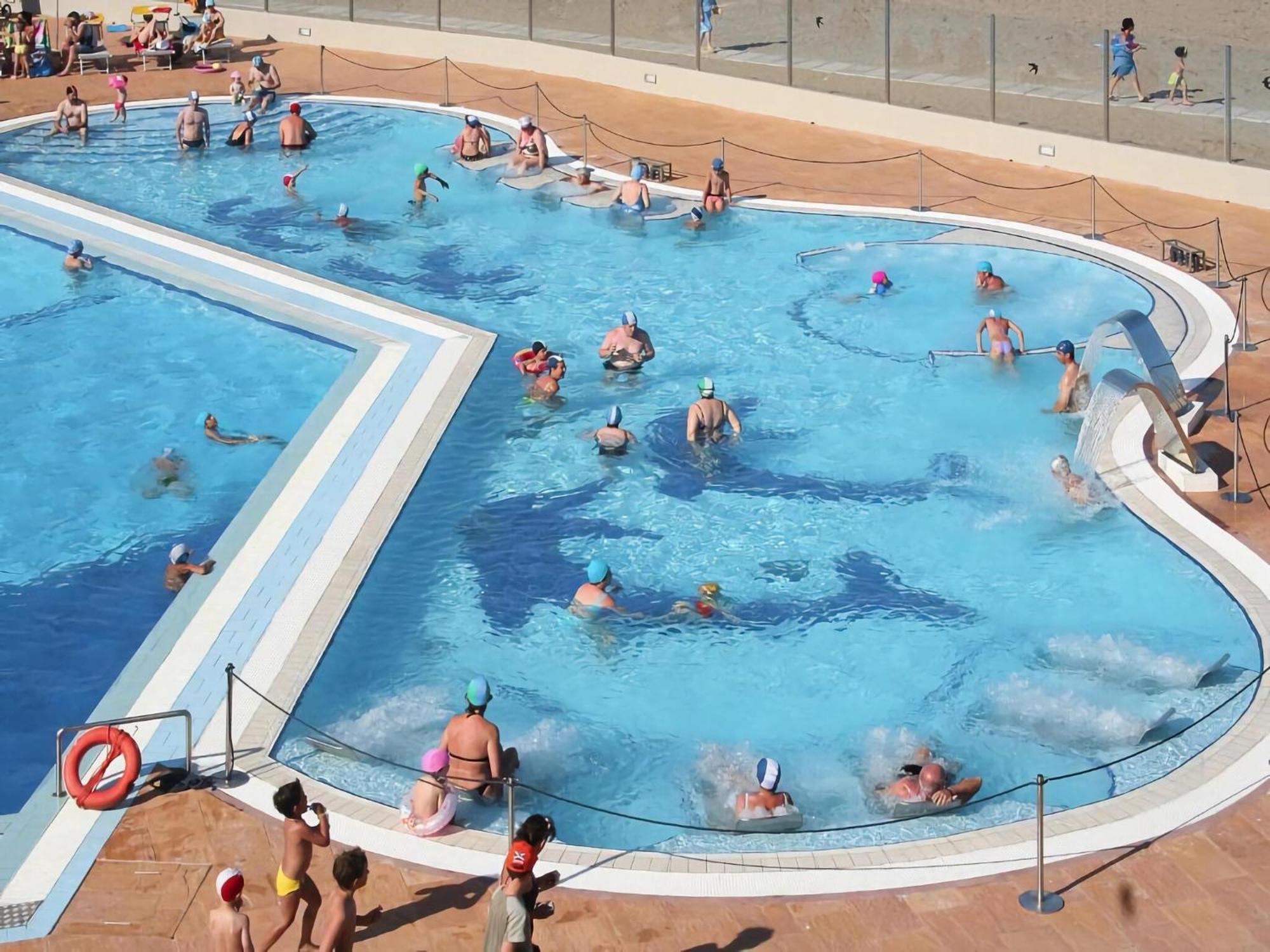 Resort Rosapineta Sud In Розоліна-Маре Екстер'єр фото