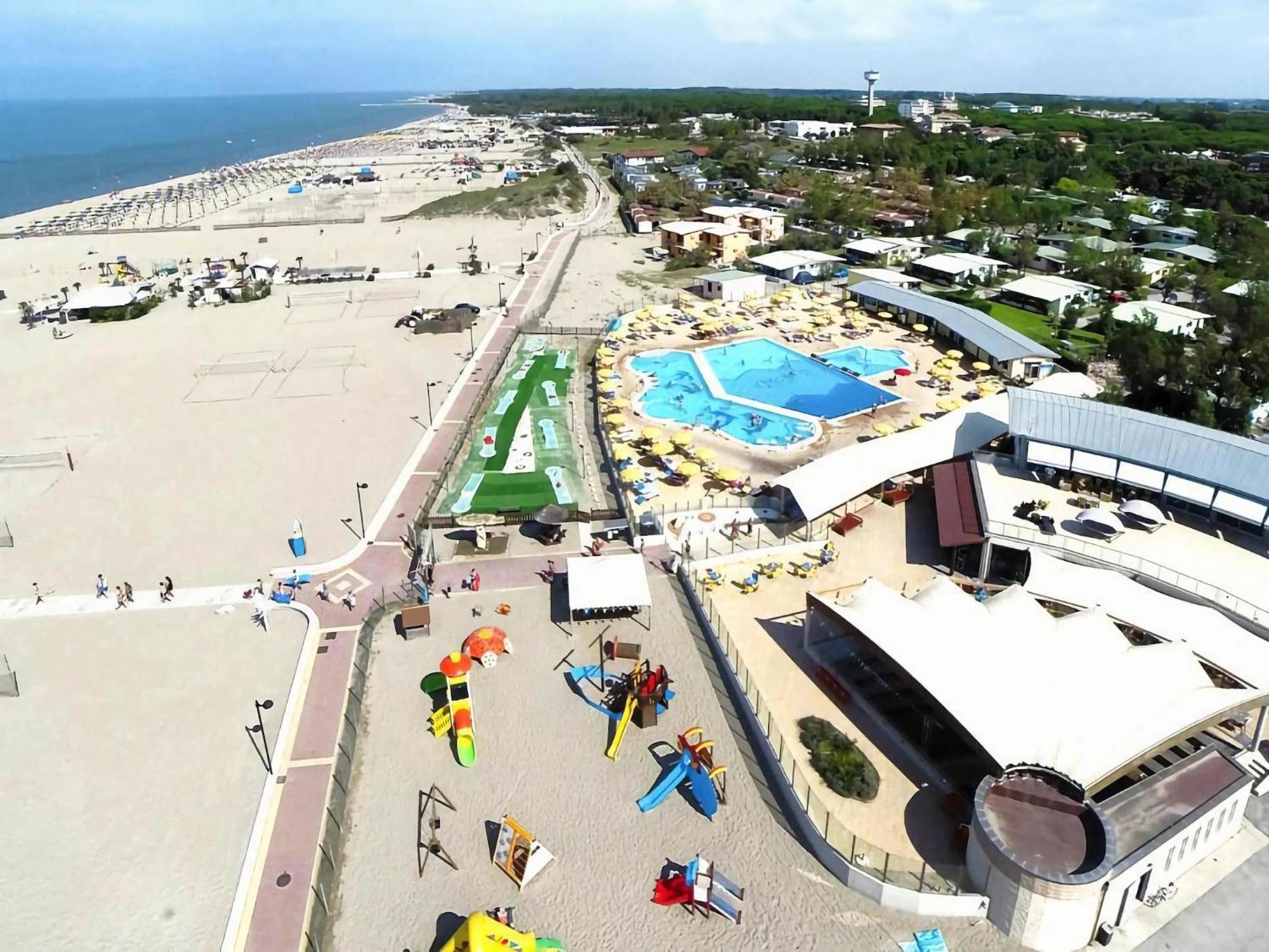 Resort Rosapineta Sud In Розоліна-Маре Екстер'єр фото